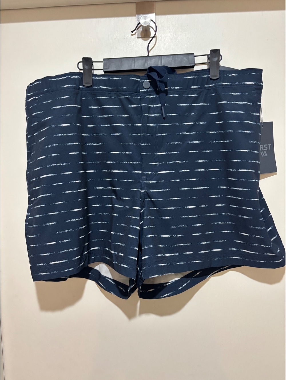 VRST Mens XXL 5” Resort Shorts Navy Sand Stripe Lined Swim Hybrid NWT